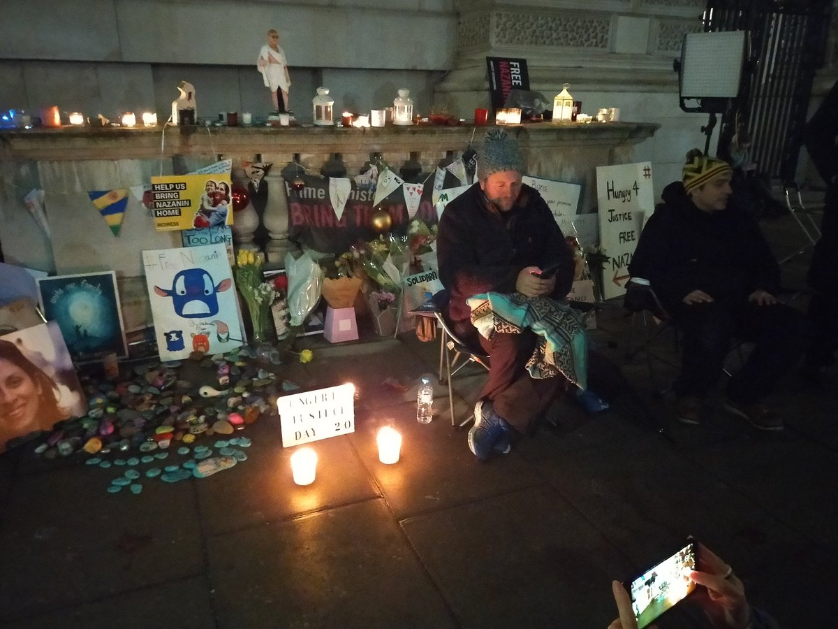 ClaireBrenard's tweet photo. Here to support @FreeNazanin https://t.co/lJfhhzN4ke