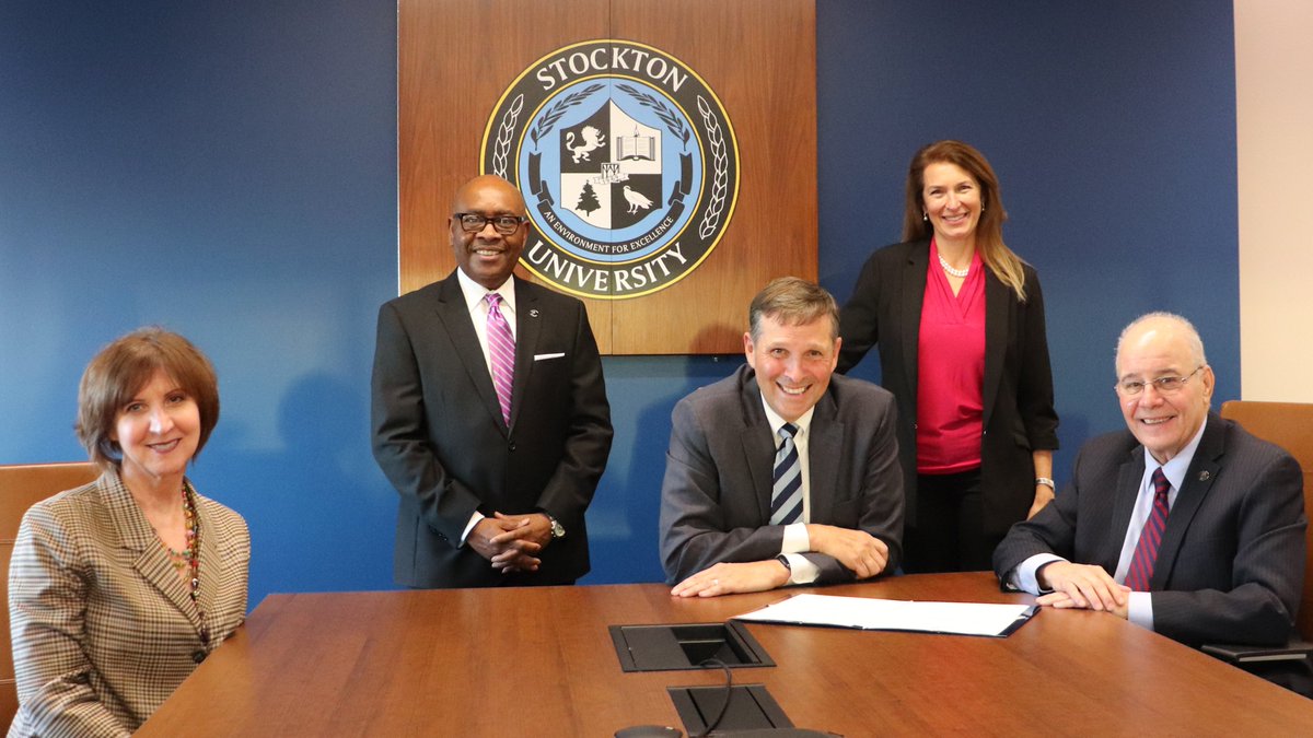 Stockton_edu's tweet image. William R. Hagaman, Jr. '79 will fund a new First Generation Student Endowed Scholarship. Starting in 2023-24, two first-gen students in #StocktonU's School of Business will receive a $2,000 award to defray college costs: bit.ly/3c4lF5t  #ProudToBeFirstGen #FirstGen