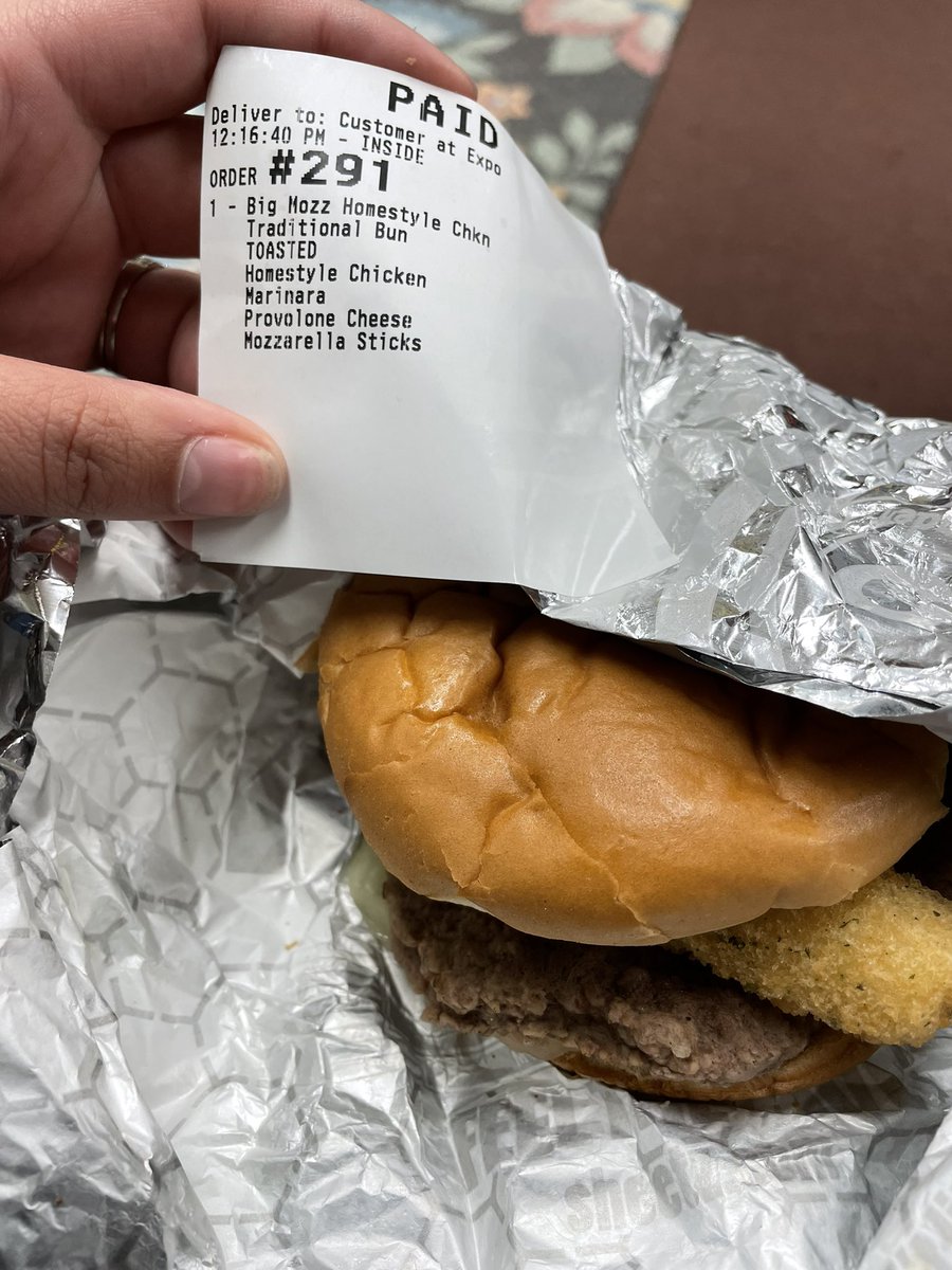 ashloughhead's tweet photo. @sheetz I ordered a Big Mozz chicken sandwich &amp; I got a burger 🙁 not cool friends https://t.co/4LYZ4FiFlK