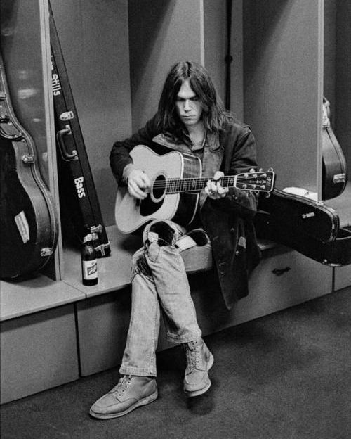 Happy birthday to the absolute legend that is Neil Young  What is your favourite song of his? 