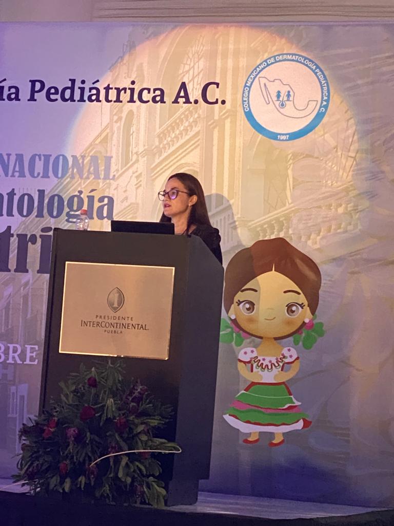 colmexdermaped's tweet photo. Eficacia y seguridad del timolol tópico en hemangioma infantil en etapa proliferativa temprana con la 
Dra. Fania Muñoz: Timolol 0.5% sol acuosa dos gotas c 12h, rotar el sitio de aplicación en hemangiomas de manos de  2mm de grosor-  #derma #dermapedia  #XIICNDP2021 #dermtwitter https://t.co/VBrNf1D94j