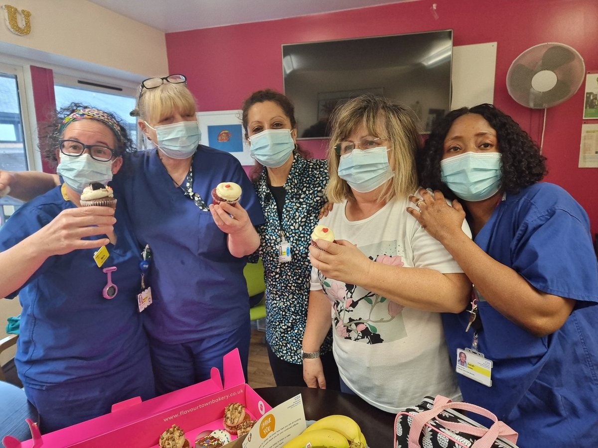 HealthyHomerton 💙 (@happeningathom) on Twitter photo A little bit of cupcake cheer on a Friday afternoon to say thank you to our hard working staff. Thank you @CEOHomerton <a href="/CatherinePelley/">Catherine Pelley MBE RN RHV QN</a> and all the Exec team <a href="/NHSHomerton/">HHFT</a> <a href="/MattAsbrey/">Matt Asbrey</a> (watch this space for next week's deliveries 😁) A little bit of cupcake cheer on a Friday afternoon to say thank you to our hard working staff. Thank you @CEOHomerton <a href="/CatherinePelley/">Catherine Pelley MBE RN RHV QN</a> and all the Exec team <a href="/NHSHomerton/">HHFT</a> <a href="/MattAsbrey/">Matt Asbrey</a> (watch this space for next week's deliveries 😁)