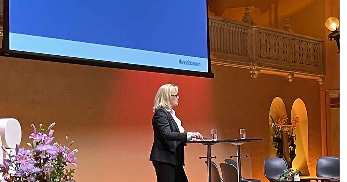 handelsbanken's tweet photo. Vår vd Carina Åkerström på DI Bank 2021:"Att kalla klimatfrågan för en megatrend är lite att underdriva dess betydelse. Klarar inte vi av den omställning som krävs, är alla andra trender betydelselösa. Jag är helt övertygad om att vi klarar det här”.
#dibank  #Sustainability https://t.co/GwLGb8Aexo
