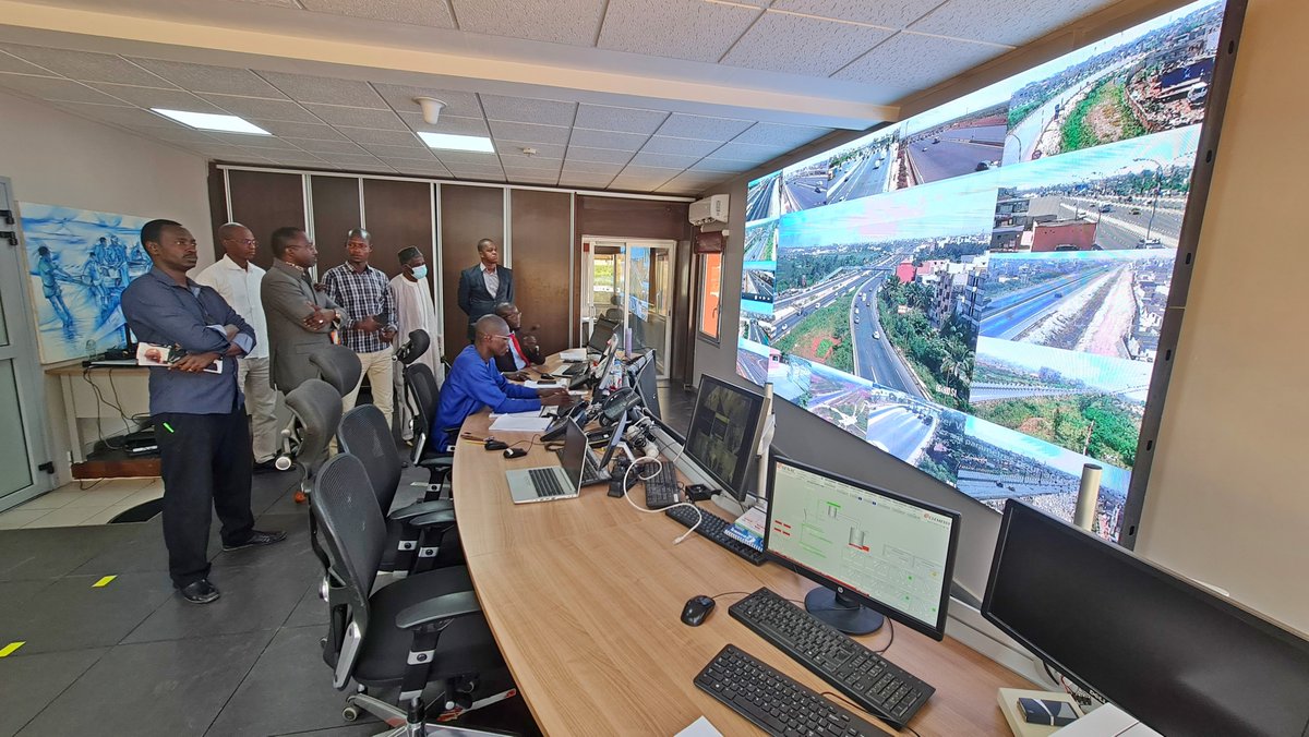 ascosen's tweet photo. Séance de travail entre l'ASCOSEN et la SECAA qui exploite l'autoroute à péage Dakar AIBD. Restitution de l'enquête de satisfaction. @wambedmi @Macky_Sall @PR_Senegal @aliounetine16 @afpfr @RFIAfrique @Pressafrik @APS_Officiel @Elysee #Senegal #ascosen https://t.co/kqiDYTdXFm