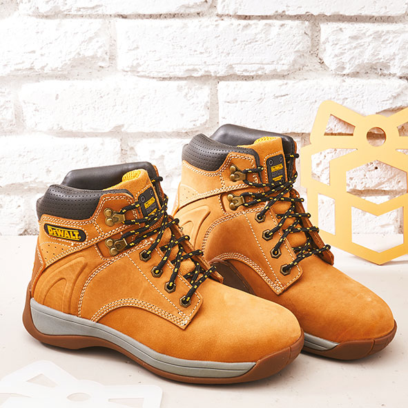 Real_Deals4You's tweet photo. Exclusive to #RealDealsforYou, these bestselling @DEWALT_UK Extreme #SafetyBoots ensure the highest levels of #safety - #heatresistant up to 300 degrees and featuring #steeltoecaps that can withstand up to 200 joules of pressure!😱 https://t.co/mewrnhTRhU #Construction #Builder https://t.co/pmKThpwARJ