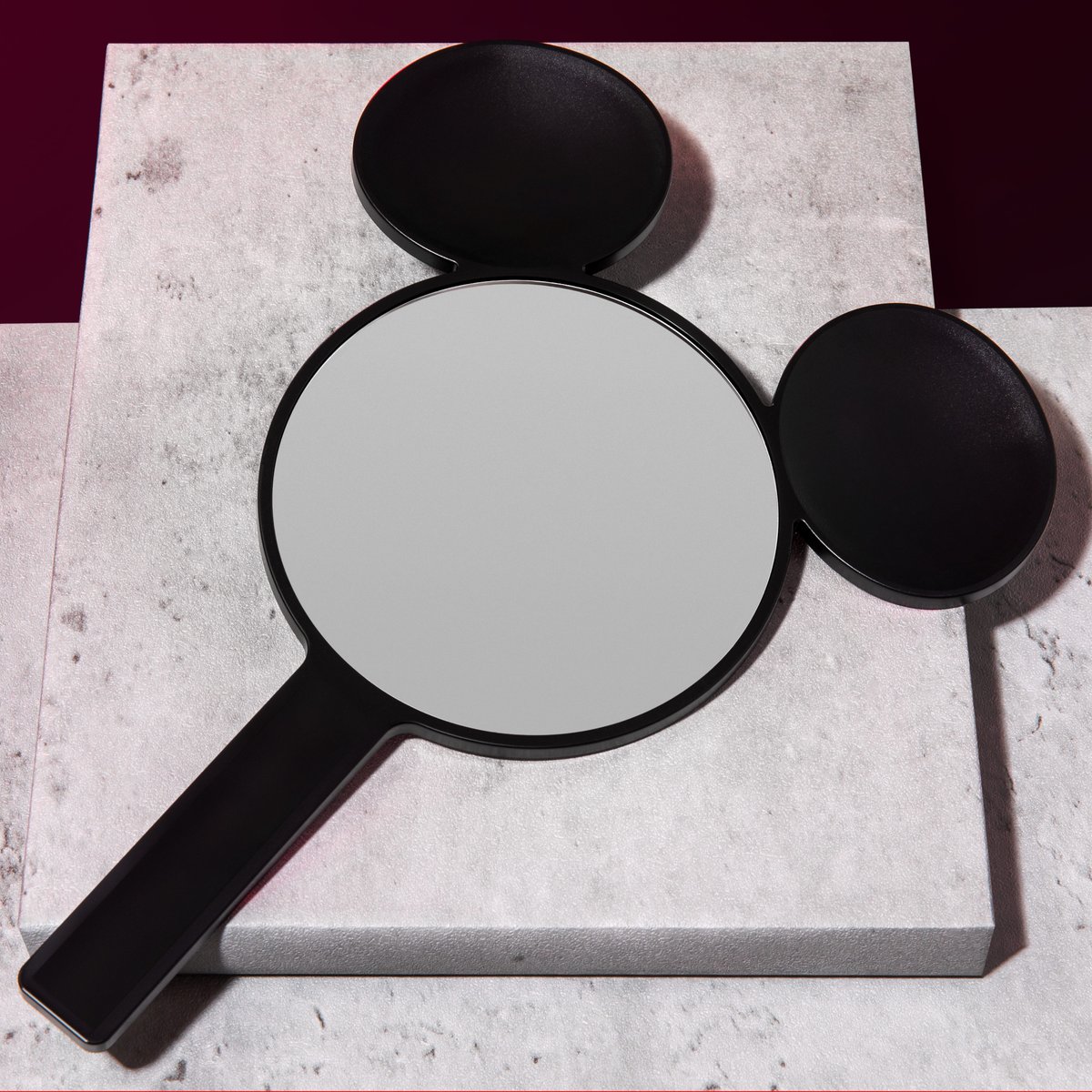 MorpheBrushes's tweet photo. Stop and stare… at your gorg self 🪞This collectible, limited edition TRUTH BE TOLD HAND MIRROR ($18) is an absolute must-have for every Disney-lovers vanity.
#TruthBeBold #MorpheMickeyandFriends https://t.co/GHsNbRz8pC