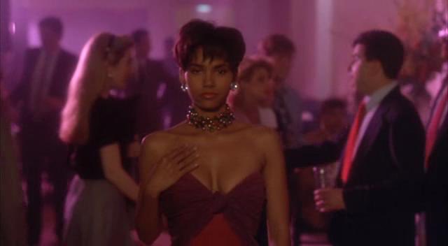 zumblemedia's tweet image. Halle Berry in Strictly Business, 1991! 🌹
#BlackOwned #BlackOwnedBusiness #HalleBerry #movies #actress