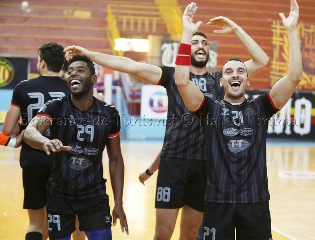الترجي يفوز بكأس تونس للمرة 27 🏆🇧🇪

الترجي التونسي 27 - ساقية الزيت 23
مبروك يا مكشخين ❤💛