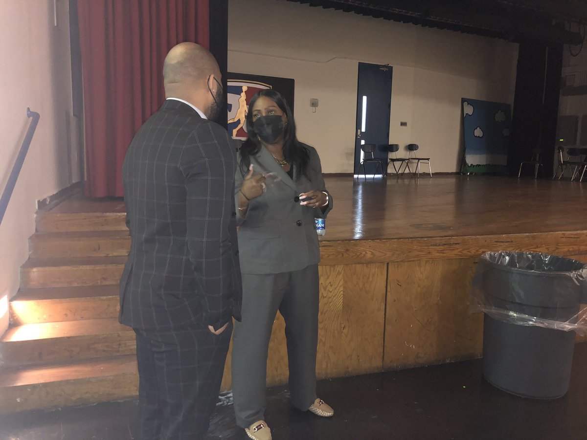 BPGibson2025's tweet photo. Great morning visiting our PS 229 Middle School with new Principal Vernon Johnson, to discuss our partnership and investments for our scholars and their families. Looking forward to our work ahead! #CSD9 #Bronx @CSD9Bronx https://t.co/GyjIHkWlB2