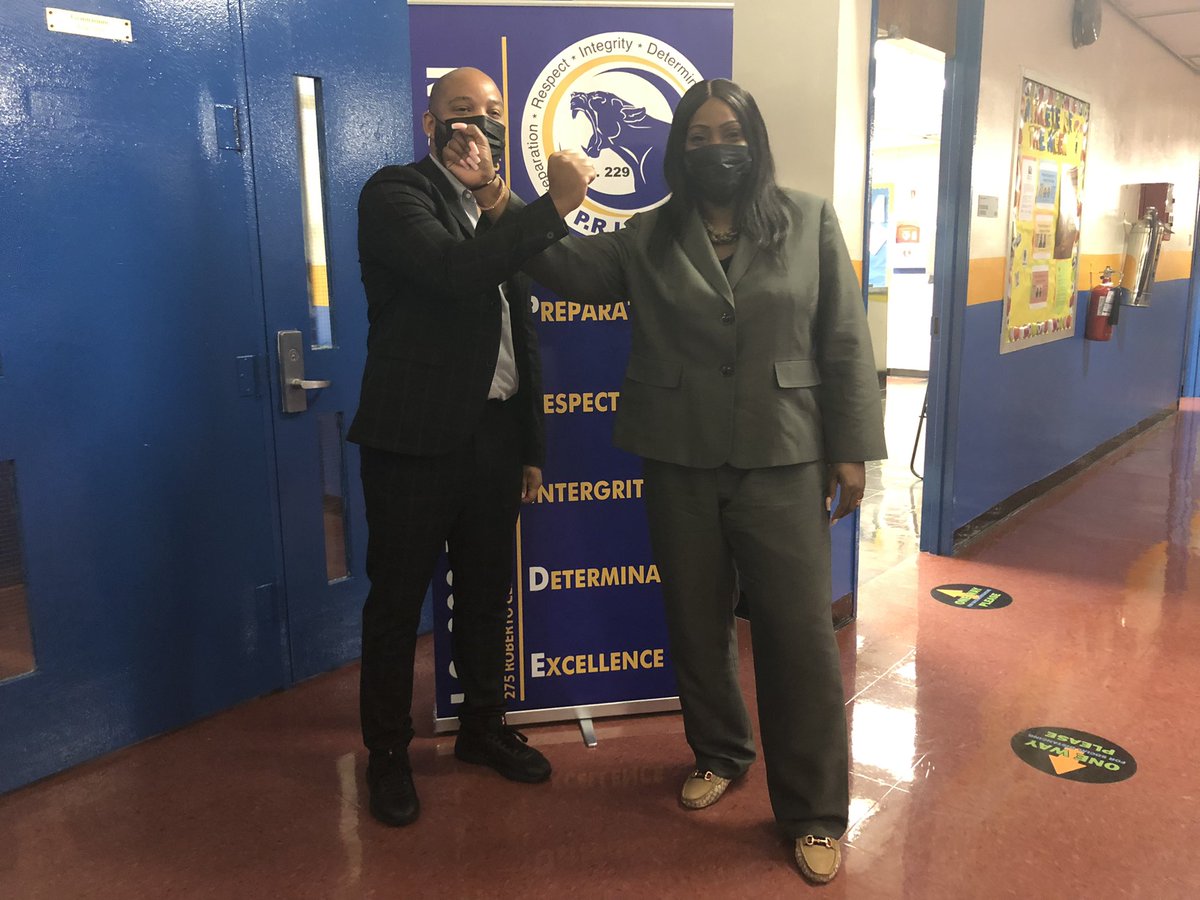 BPGibson2025's tweet photo. Great morning visiting our PS 229 Middle School with new Principal Vernon Johnson, to discuss our partnership and investments for our scholars and their families. Looking forward to our work ahead! #CSD9 #Bronx @CSD9Bronx https://t.co/GyjIHkWlB2