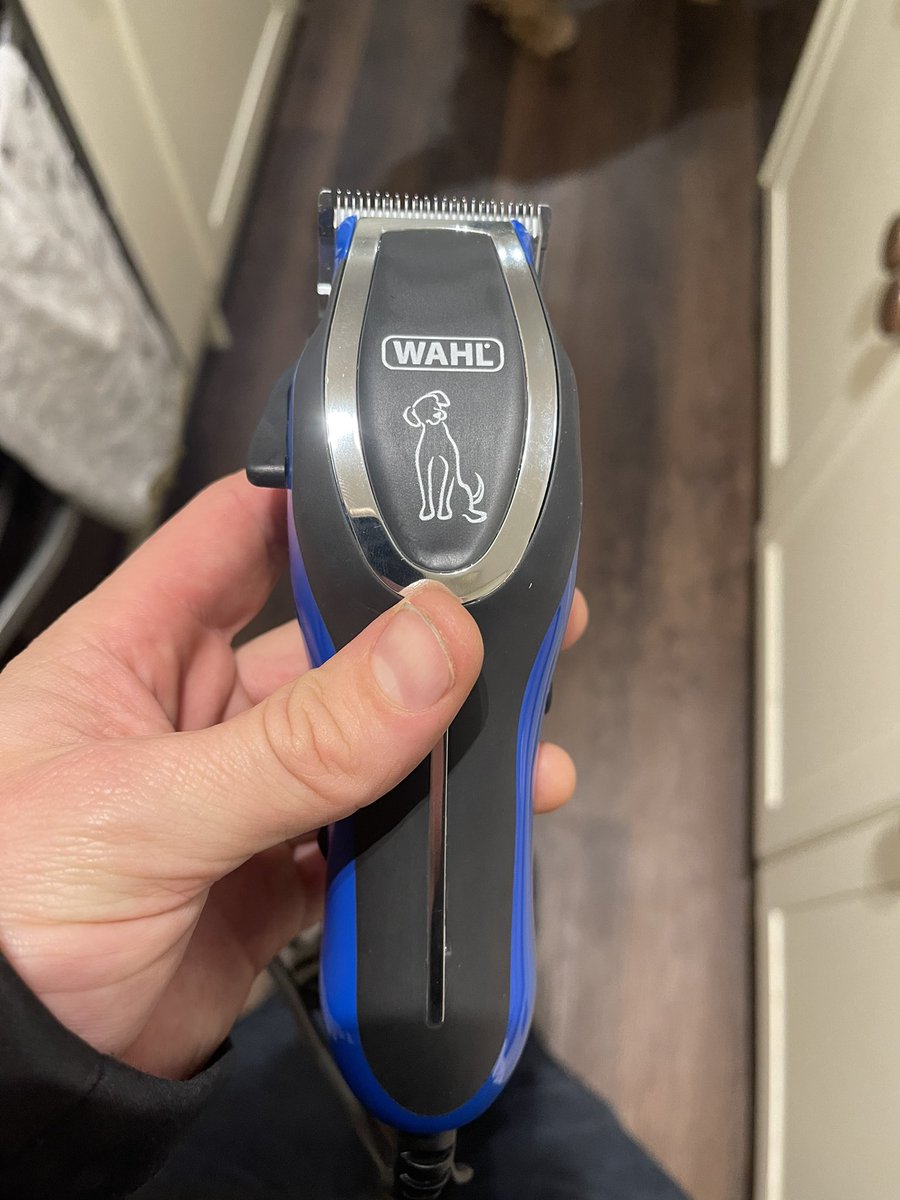 MarkBranton11's tweet photo. @Wahl_UK Hi just bought your dog clippers to do my dogs fur but a couple screws are missing from the casing exposing the electrics, not good! #wahl #faulty https://t.co/t7CfGo9F7H