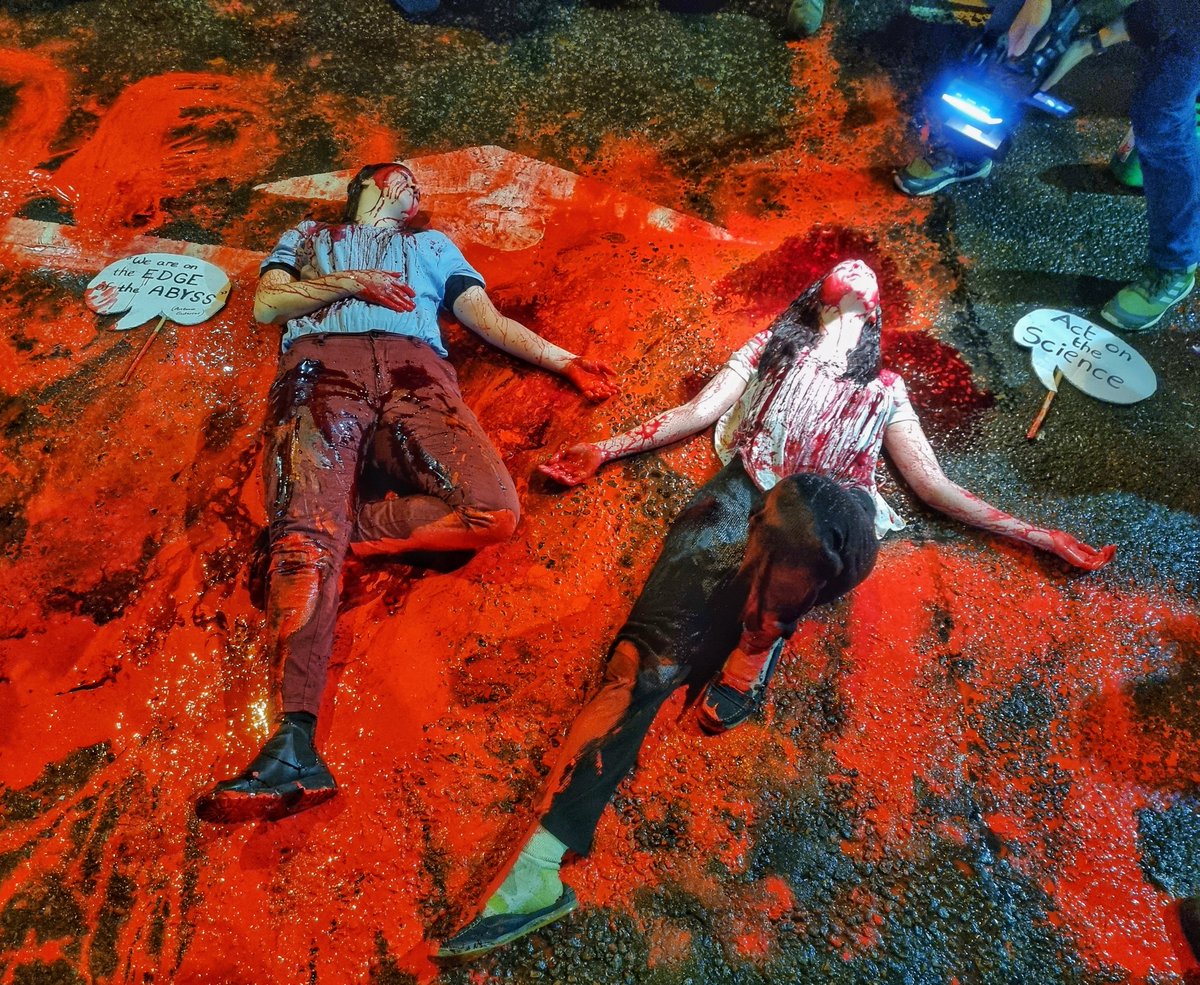 Agisilaos_K's tweet photo. 7/ #COP26 is a crime scene.
#extinctionrebellion #COP26Glasgow
@ScotlandXr #copcollab26 @MidiaNINJA
Credit: @agisilaos_k Agisilaos Koulouris https://t.co/mgyREJJwLa