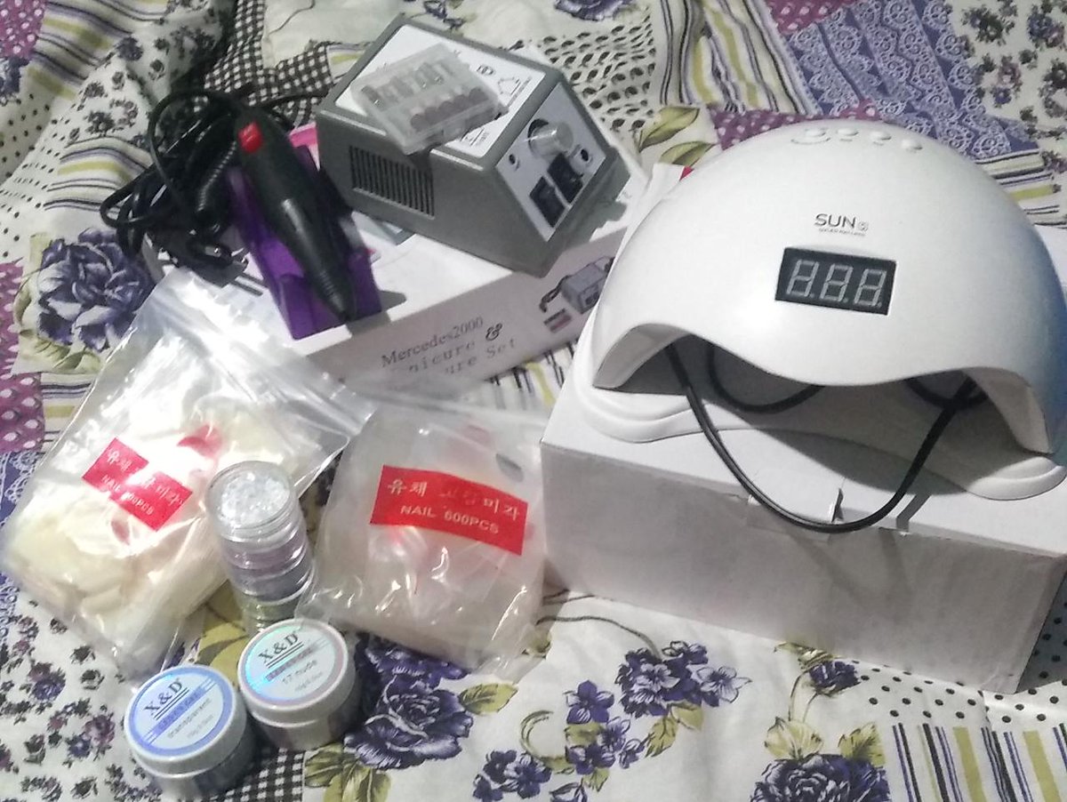 Morena4670's tweet photo. Quem tiver interesse chama no chat
Moto, cabine, gel nude e gel transparente, unhado formato bailarina e quadradas e glitter e pregadores de unhas https://t.co/VG2nHOSGyG