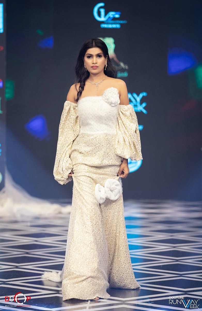 Jitika1's tweet photo. COUTURE runway week 2021
@Crown plaza Okhla ..
..#runway #fashionweek #model #jitikadevi #delhi #fashionshow https://t.co/HJrfNKmNrP