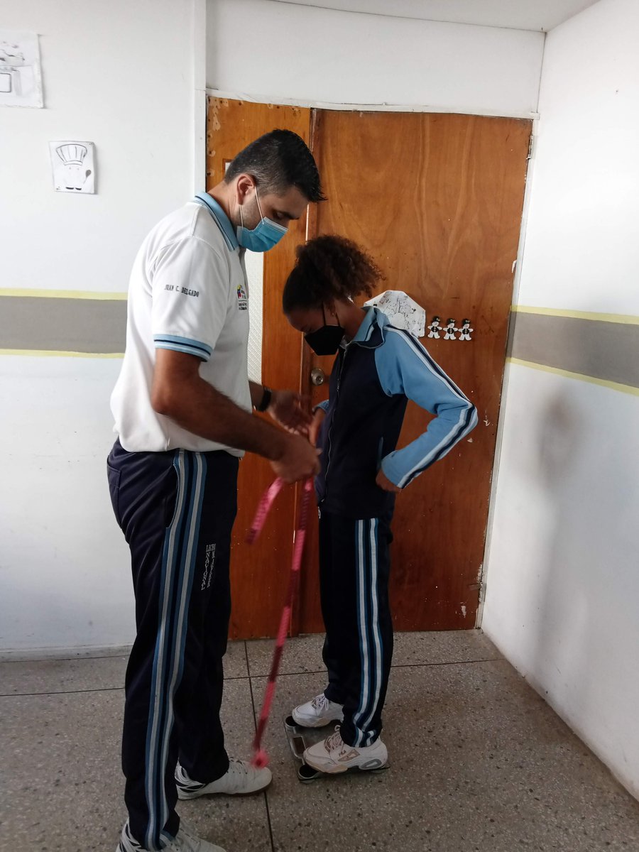 abmafer1's tweet photo. .@MPPEDUCACION #McpioAndresBello #Tachira  Docentes Especialistas de Educación física en la actividad: Medidas antropométricas (talla y peso). Con toda la precaución y medidas de bioseguridad para compartir este inició de clases #seguroyprogresivo https://t.co/3q6JPC634A