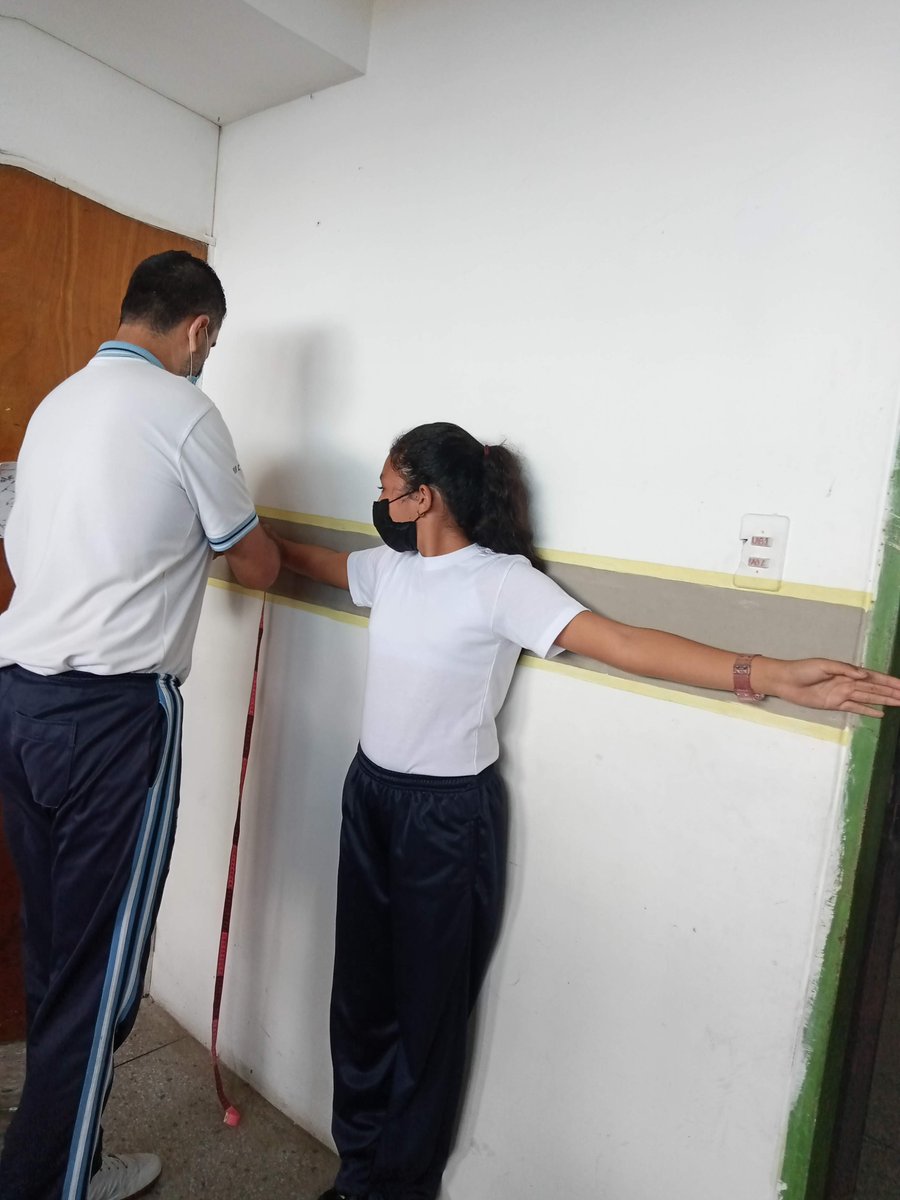 abmafer1's tweet photo. .@MPPEDUCACION #McpioAndresBello #Tachira  Docentes Especialistas de Educación física en la actividad: Medidas antropométricas (talla y peso). Con toda la precaución y medidas de bioseguridad para compartir este inició de clases #seguroyprogresivo https://t.co/3q6JPC634A