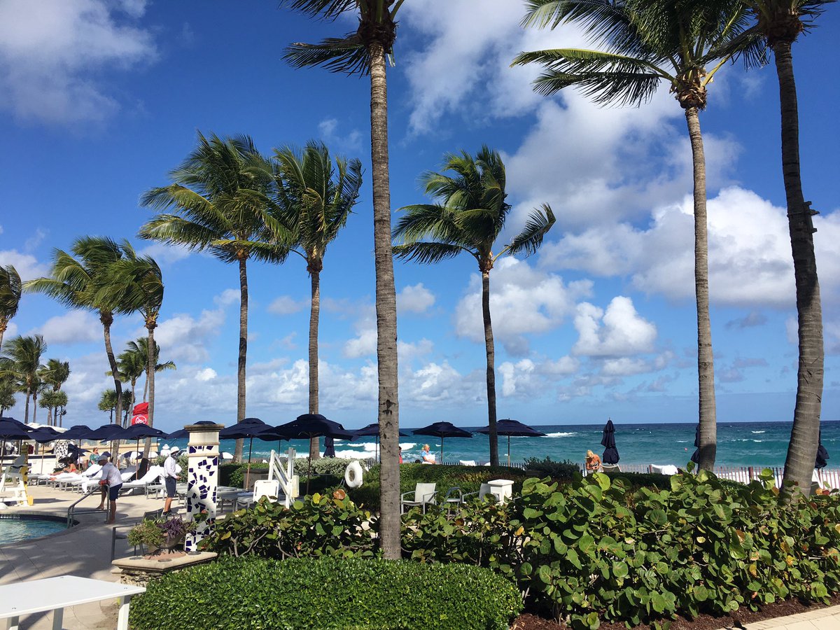 PaulCKatz's tweet photo. Congrats to @NYBankers &amp; Clare Cusack for an outstanding Conference wonderful recognition for Mike Smith’s outstanding tenure.  And pretty nice location, too! https://t.co/VSVL53e40R