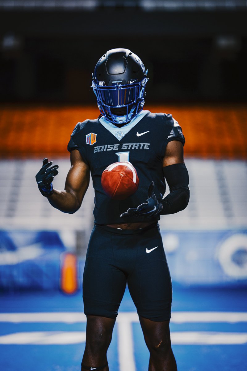 ▪️ 𝘼𝙇𝙇 𝘽𝙇𝘼𝘾𝙆 𝘖𝘕 𝘛𝘏𝘌 𝘉𝘓𝘜𝘌 ▪️