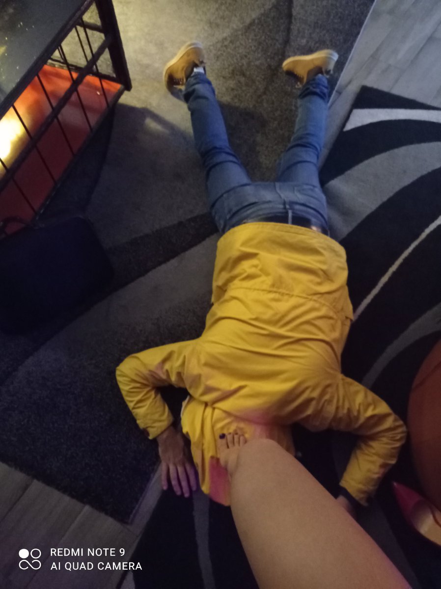 pulcino_di_Gaia's tweet photo. โ
SESSION COMPLETE
Appena varcata la soglia del suo dungeon @MistressGaia mi dร il benvenuto ricordandomi che il mio posto รจ sempre sotto i suoi piedi.
#footfetish #femdom #femalesupremacy #mistressgaia https://t.co/W7lfkdV3kt
