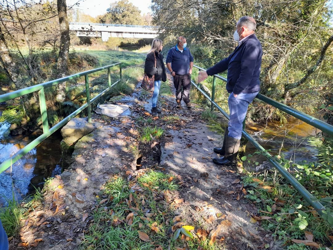 Modesto_Renda's tweet photo. Coa veciñanza de #Corbelle, contrastando o estado da Ponte de Vilamarín e o dos camiños da Pontiga da Lousa e a Veiga, respectivamente.
Levarémolo a pleno. https://t.co/kVqRqKMBPI