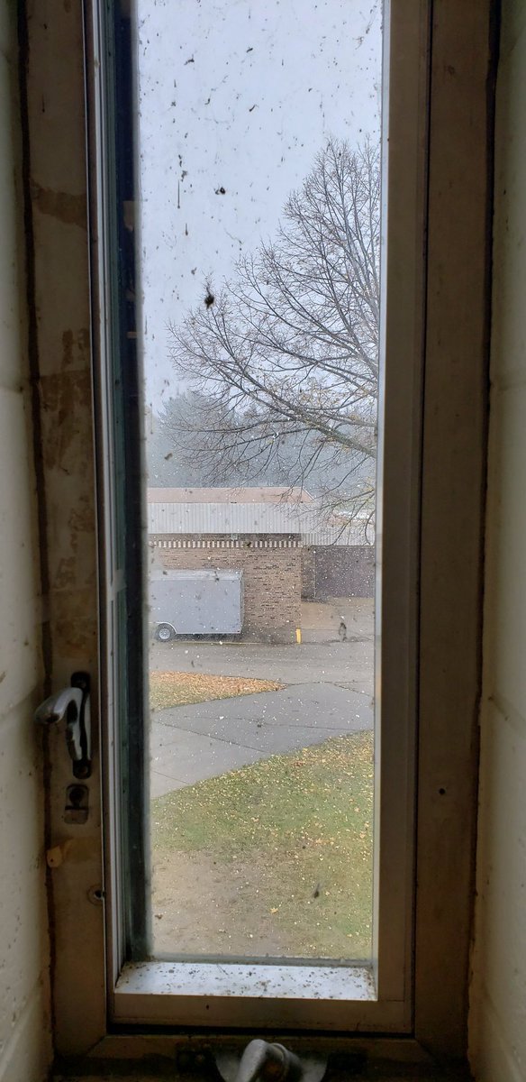 jmmchemcom's tweet photo. Oh the weather outside is frightful... Happy #FirstFlakesDay https://t.co/nwTdBSj4R8