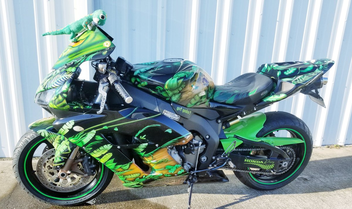 Cahoon476943's tweet photo. Sitting at Work, both, She and I are Watching Dat Time Clock!!! Ready to get on my Scooter for the Weekend! LeGeaux Fast!
Who Dat Nation 4Life Bitches! #CBR1000RR @GEICORacing https://t.co/sqmJLPMkrD