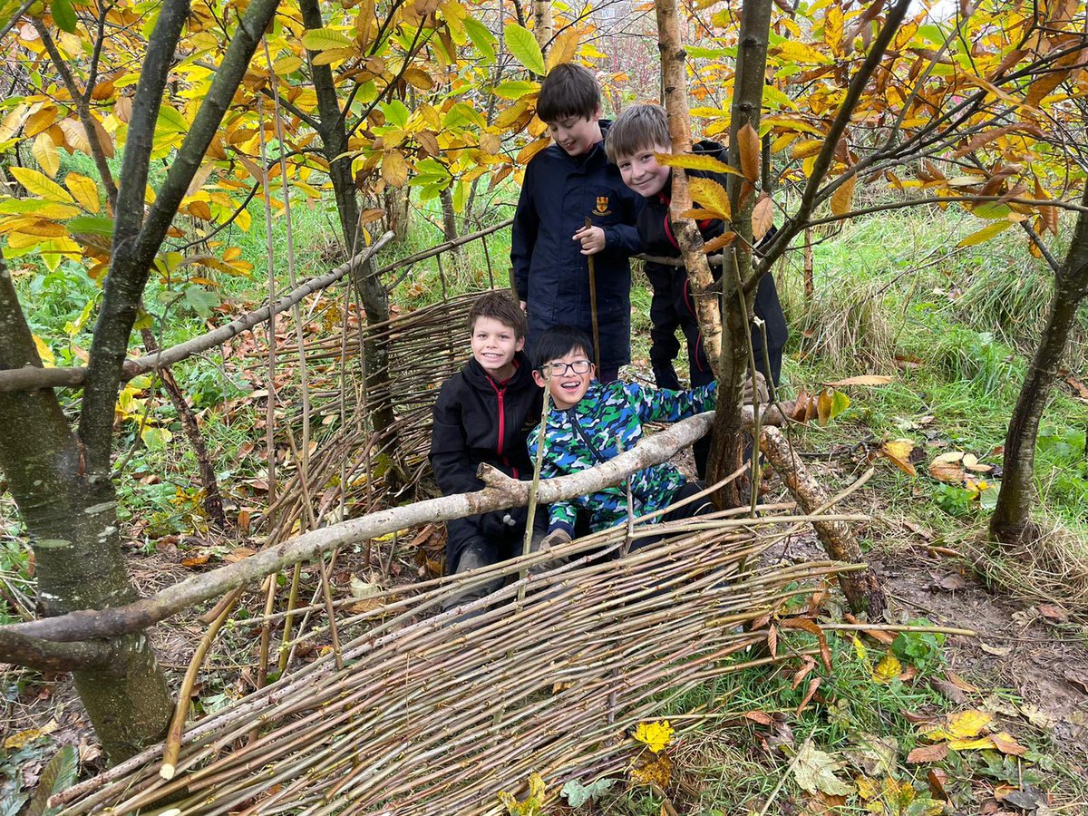 ShebbearSandOE's tweet photo. Our #ShebbearOutdoorEducation students have been making some exceptionally Creative things by wattling coppiced wood from our grounds. Still more to do in our next 2 hour session! #ShebbearCuriosity #ShebbearCreativity https://t.co/wntjQ6RCTf