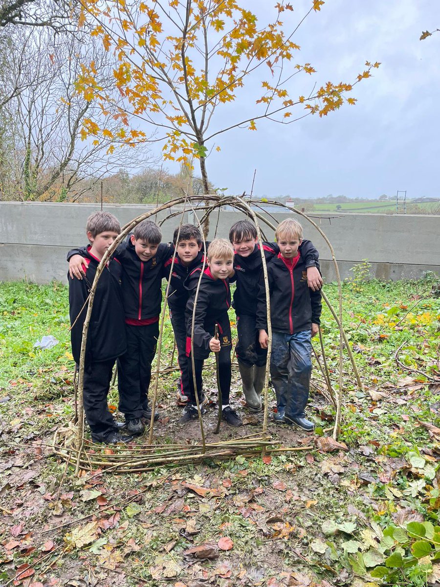 ShebbearSandOE's tweet photo. Our #ShebbearOutdoorEducation students have been making some exceptionally Creative things by wattling coppiced wood from our grounds. Still more to do in our next 2 hour session! #ShebbearCuriosity #ShebbearCreativity https://t.co/wntjQ6RCTf