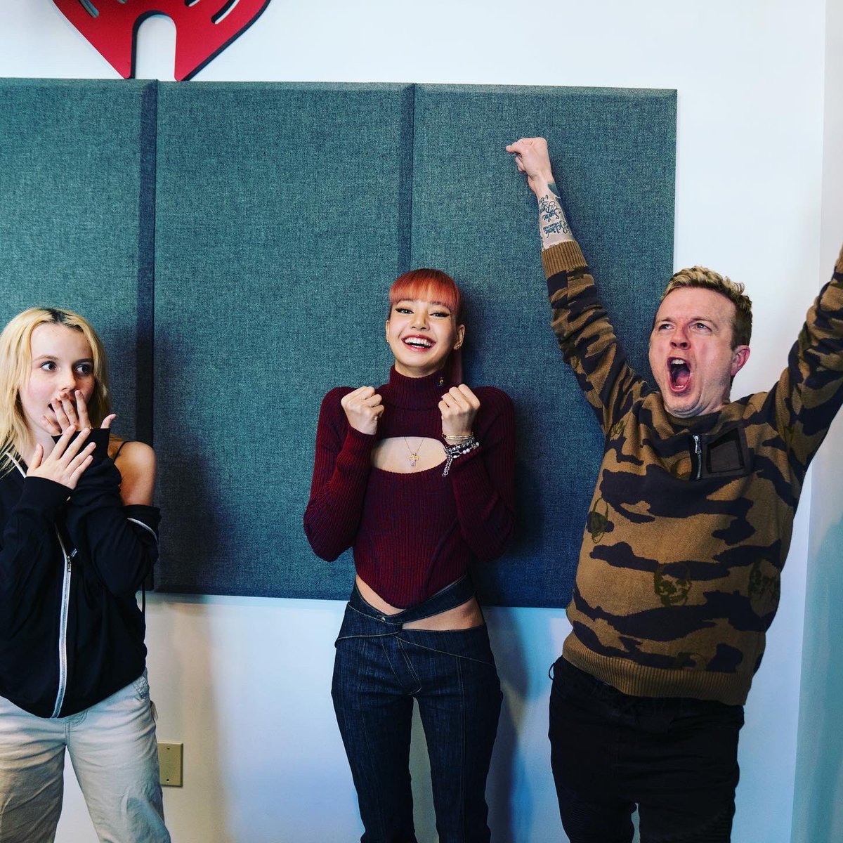 JoJoWright's tweet photo. WHAT A WEEK!!! 🙌🏼 #LisaBlackPink interview details coming soon! My daughter Sophie still on cloud 9, thank you #Blinks for the kindness!! 🙏🏼 #MONEY #LALISA #JoJoOnTheRadio @1027KIISFM https://t.co/692x7PzOvb