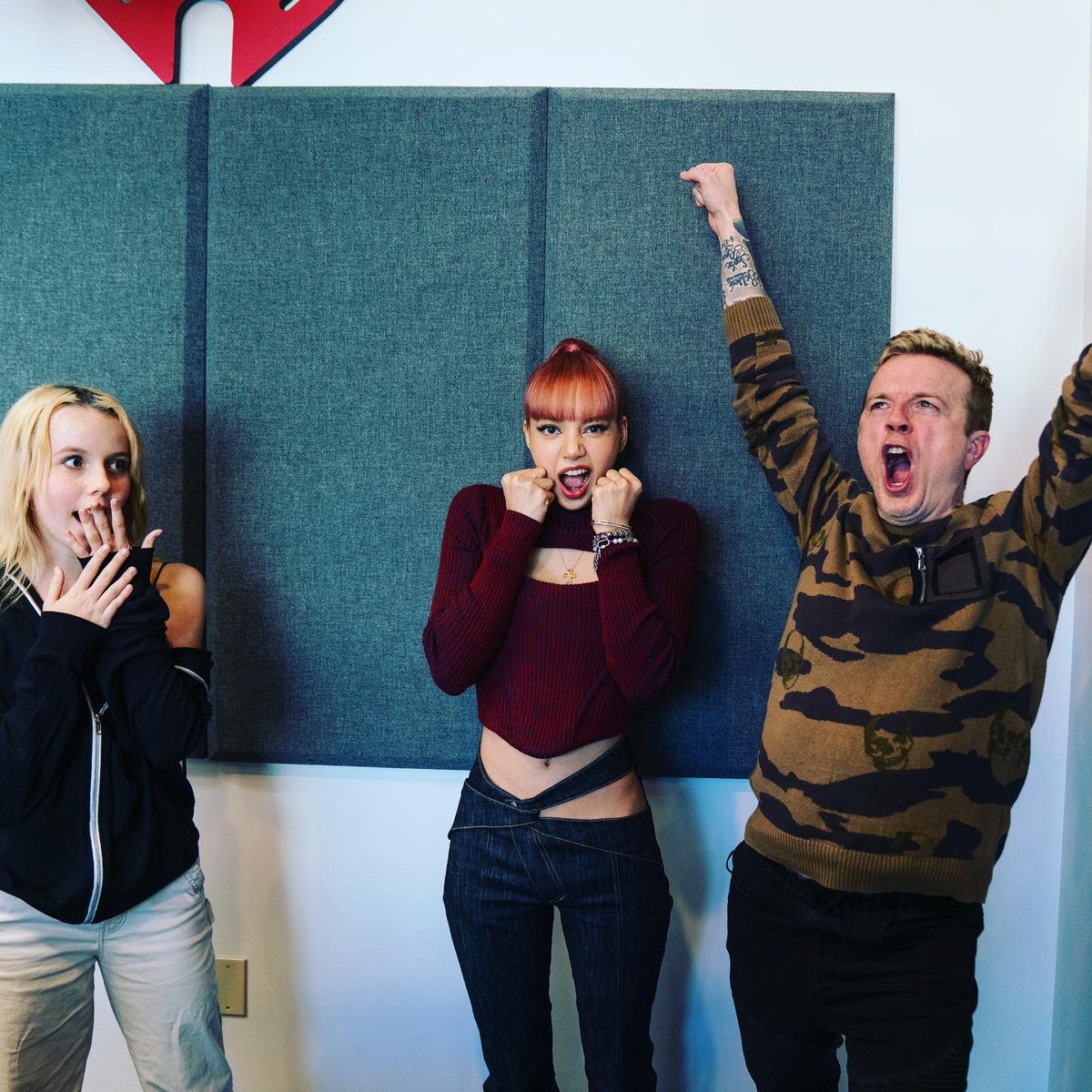 JoJoWright's tweet photo. WHAT A WEEK!!! 🙌🏼 #LisaBlackPink interview details coming soon! My daughter Sophie still on cloud 9, thank you #Blinks for the kindness!! 🙏🏼 #MONEY #LALISA #JoJoOnTheRadio @1027KIISFM https://t.co/692x7PzOvb