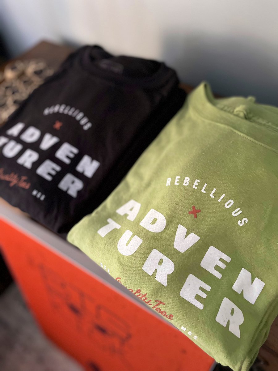 Pharaohbly's tweet photo. I enjoyed partnering with @recoverbrands to update the @findbigfootkick Rebellious Adventurer tees in brand new color ways. Andddddd they’re available EXCLUSIVELY at @lokalorelse to start

Read more about the co-brand:

https://t.co/VChPVnccBV https://t.co/xfJFpqpBir