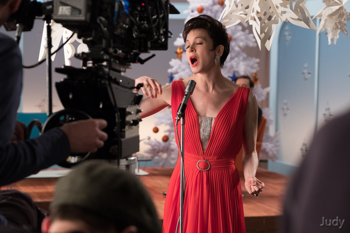 It’s never too early to get into the festive spirit 🎄

Listen to Renée Zellweger and <a href="/rufuswainwright/">Rufus Wainwright</a>‘s cover of Have Yourself A Merry Little Christmas, 77 years after Judy Garland first released the song 🎵

#JudyGarland #RenéeZellweger #JudyTheFilm #RufusWainwright