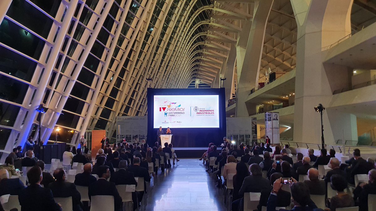 Graphenglass_'s tweet photo. Nuestro agradecimiento a @IndustrialesCV por distinguir a nuestro equipo con #PremiosLuisMeleroiMasCOIICV por su compromiso con la sociedad y ejemplo de gestión de crisis COVID-19 desde la ingeniería industrial. Recogen el galardón @HerediaGg y @VteMontesinos CEO @Graphenglass_ https://t.co/NJSH0Ey74z