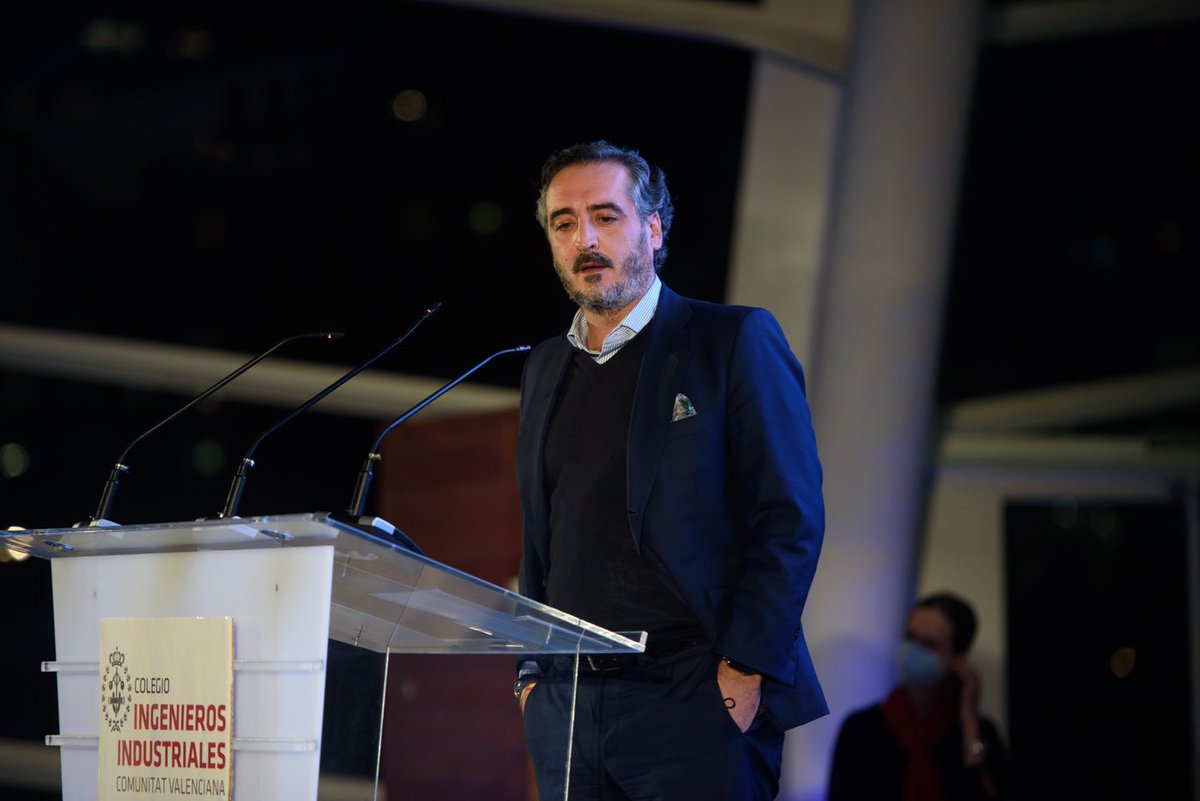 Graphenglass_'s tweet photo. Nuestro agradecimiento a @IndustrialesCV por distinguir a nuestro equipo con #PremiosLuisMeleroiMasCOIICV por su compromiso con la sociedad y ejemplo de gestión de crisis COVID-19 desde la ingeniería industrial. Recogen el galardón @HerediaGg y @VteMontesinos CEO @Graphenglass_ https://t.co/NJSH0Ey74z