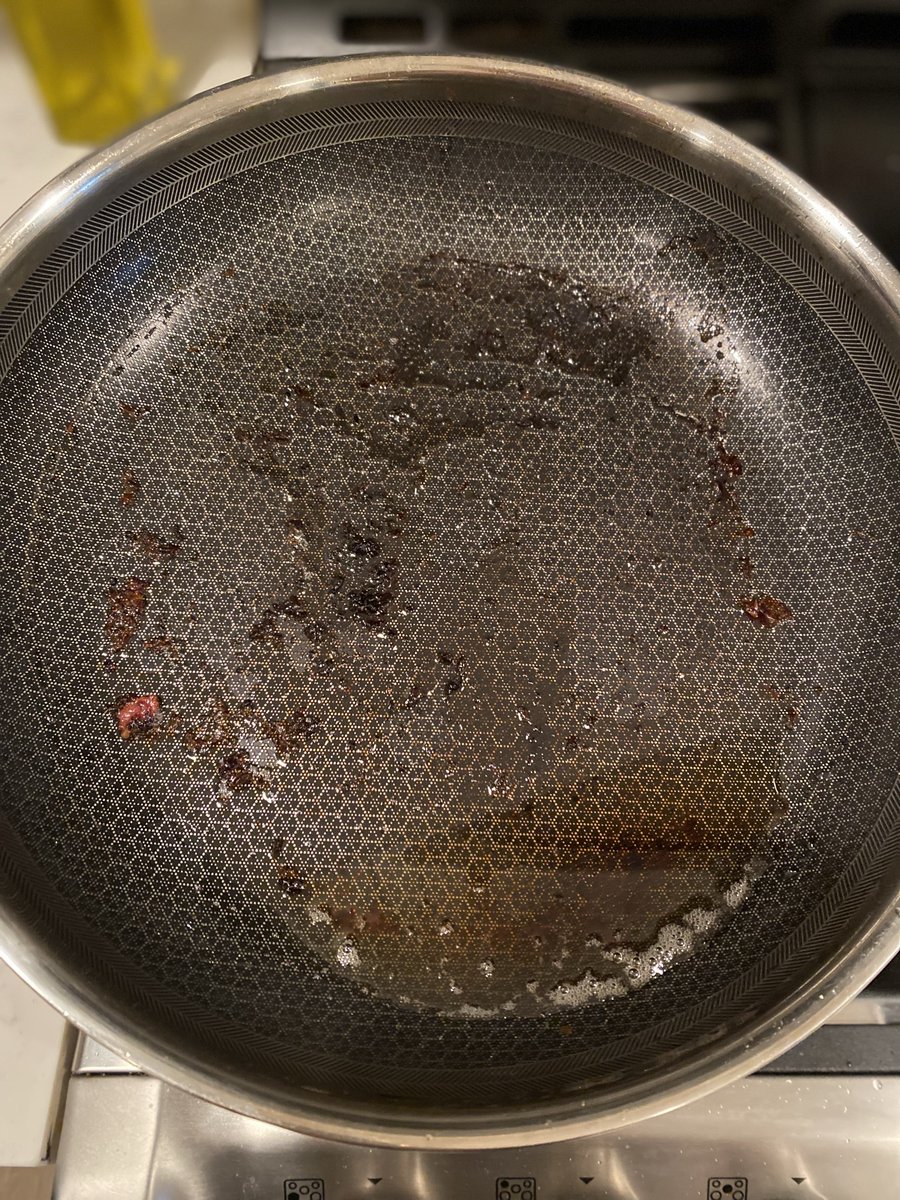 🧽🧼 Cleaning Tip: Keep your kitchen running smoothly while avoiding costly plumbing bills by 𝑛𝑒𝑣𝑒𝑟 rinsing #cooking fats, oils &amp; grease down the drain.

These quickly clog your plumbing and lead to #fatbergs. Shop #GreaseHero: amzn.to/2F2aEBC

#cleaning #ecofriendly