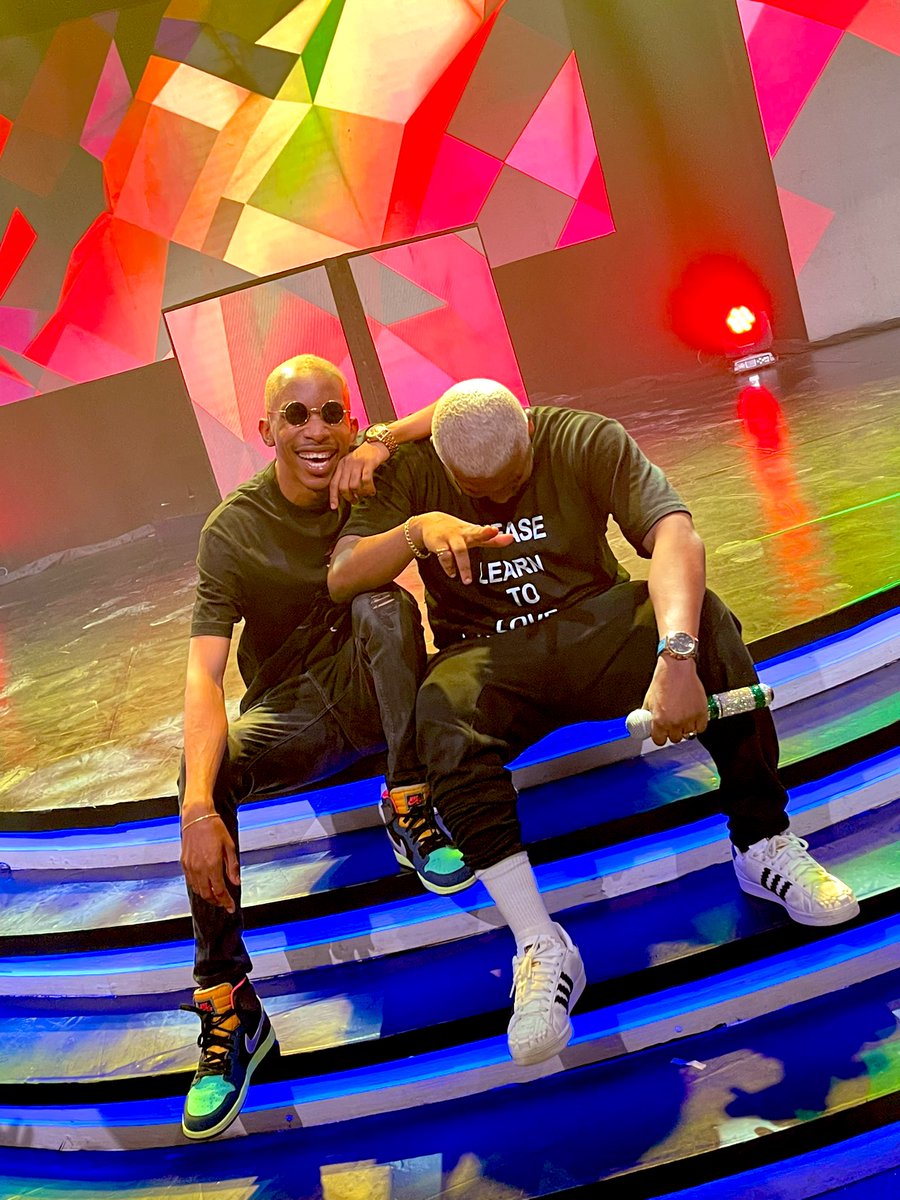 iamDo2dtun's tweet image. Guys @Dj_consequence is a beast!.. I swear, this guy raise the bar on this show.. damn! 🔥

#TurnUpFridayWithPepsi 
#TurnUpFridayWithInfinix