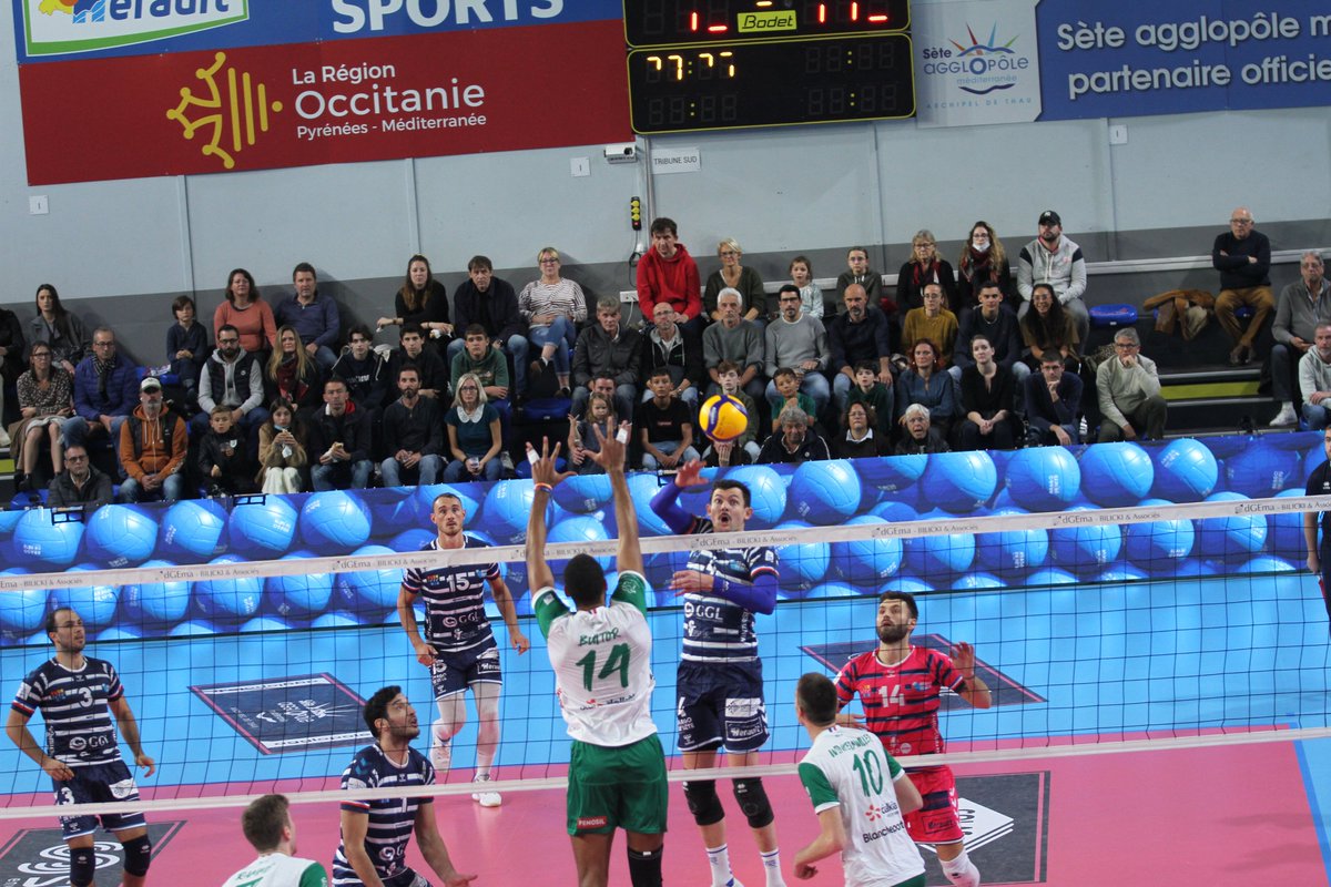 Radio One / Arago tweet media