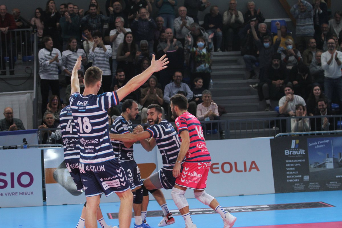 Radio One / Arago tweet media