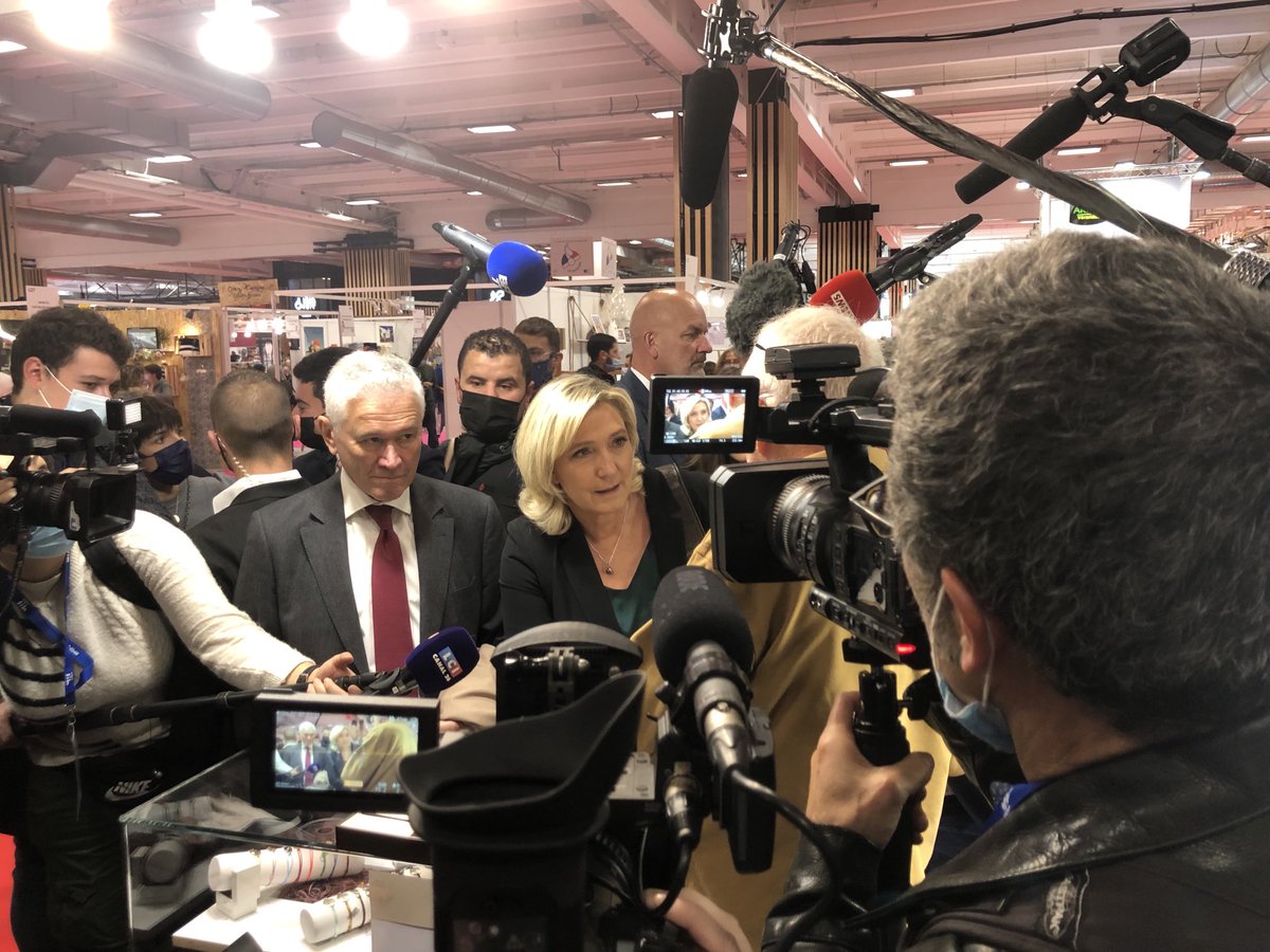 TdlTocnaye's tweet photo. J’accompagnais cet après-midi ⁦@MLP_officiel⁩ avec ⁦@HerveJuvin⁩ et ⁦@jllacapelle⁩ au Salon #MadeInFrance : accueil extraordinaire pour notre candidate. Relocalisations, réindustrialisation, excellence française: tels étaient… les maîtres-mots de nos échanges ! https://t.co/9r0rvLp15y