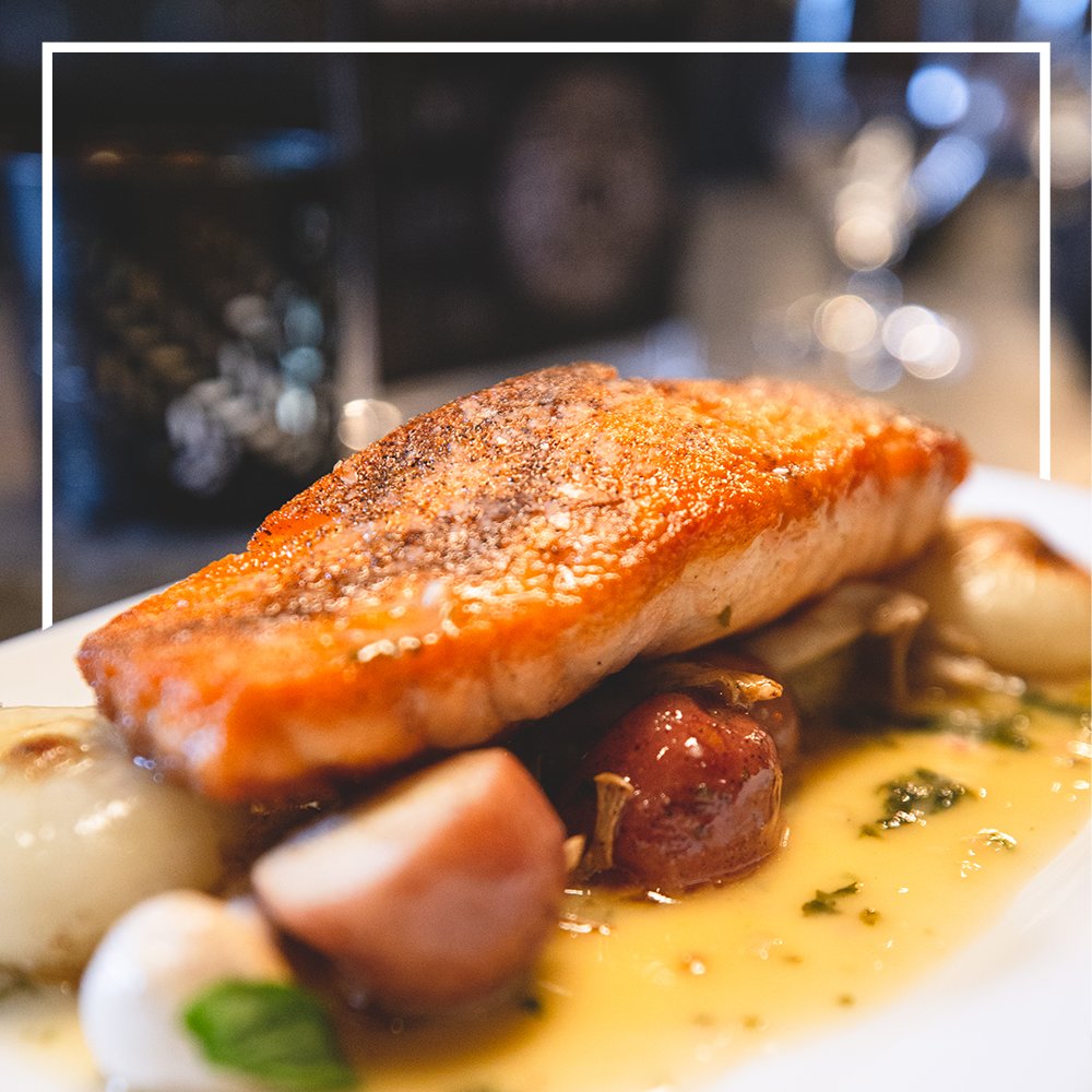 Looking for something #glutenfree ? Try SALMON with Roasted Mushroom, Potatoes, Cipollini Onions, Broccolini, Lemon Beurre Blanc. Reservations: 58degrees.com

#58degrees #sacramento #916 #farm2Fork