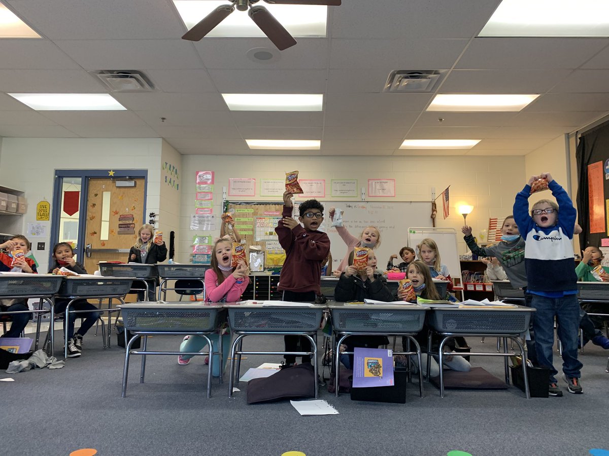 CW_MsFreeland's tweet photo. Learned about the taste of a taco today, so of course we had to have some! Walking tacos for the win! @PrincipalGriff_ @CW_LCTurner @PamelaHodson1 @WeAreCottonwood 
#CWFamily #WHY305 #CWMindset #CWCommunity https://t.co/OUIF85MU0J