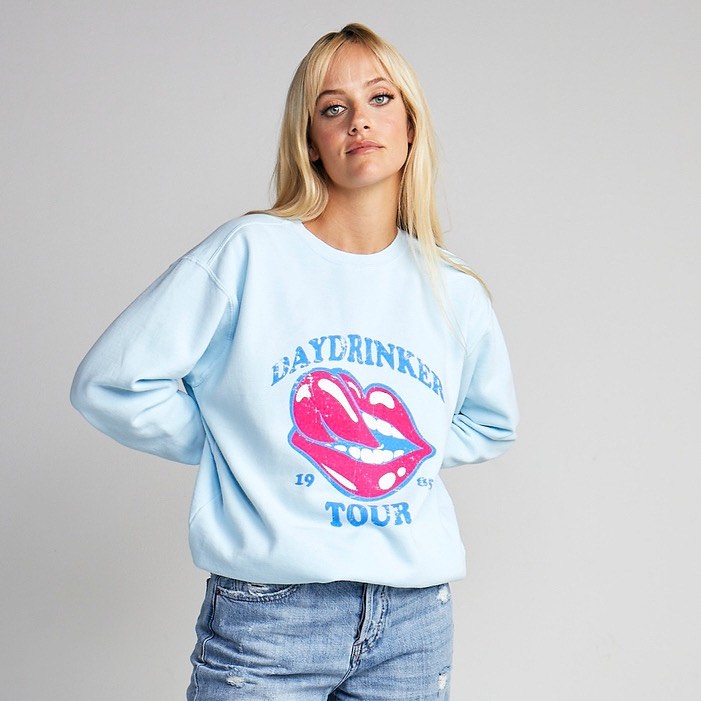 lulusimonSTUDIO's tweet photo. Our NEW graphics collection to express your bold + witty side is here! ⚡️ SHOP the full collection on the site + get FREE domestic shipping, no minimum purchase 🖤 #LULUSIMONSTUDIO https://t.co/qL2FlePBI5
