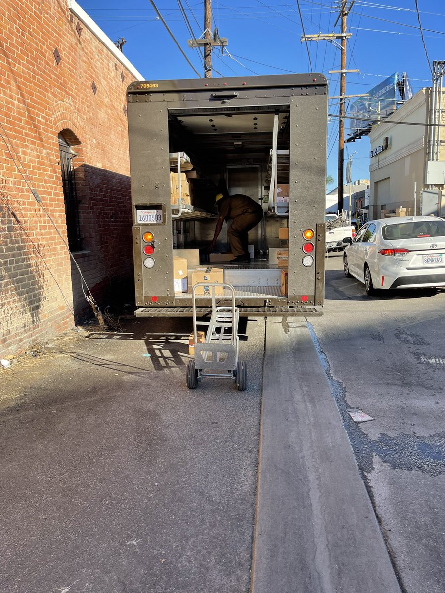 Tanya Lawrence Wilshire Center On Road Sup tweet media