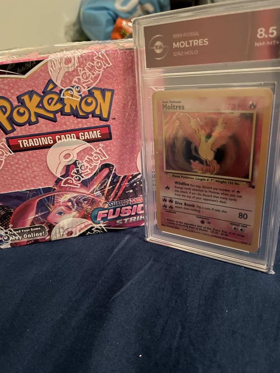 jennagotchi's tweet photo. Feeling Festive lately ☺️🦃🎄 

So I’ll be giving away 1 Booster Box of #pokemonTCG #FusionStrike and a @tgacards 8.5 Fossil Moltres! All you gotta do to enter is

- Be Following Me
- Retweet + Like this Post

So good luck you goobers and lmk which card you want most this set :p https://t.co/Ho4qOCuLGK