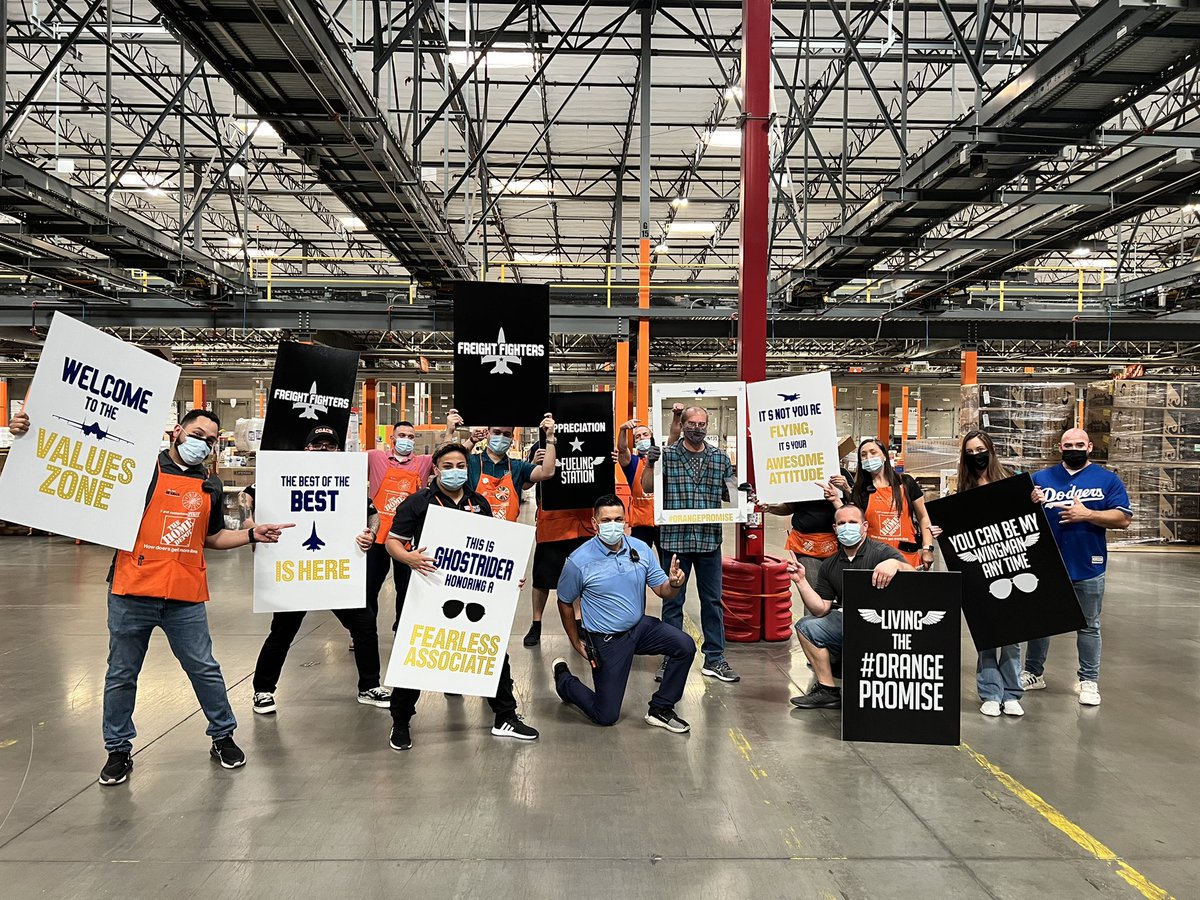RobLo5087's tweet photo. Freight Fighters coming in strong…. Thank you Justice, Mike, Sandra, Richard and Rob for your dedication, hard work, and living our values. @AdriannaMedin17 @ChantelleG5087 @ChrisBarrazaTHD @adventures_of_g @AndrewLujan20 https://t.co/ER6rY9d0D4