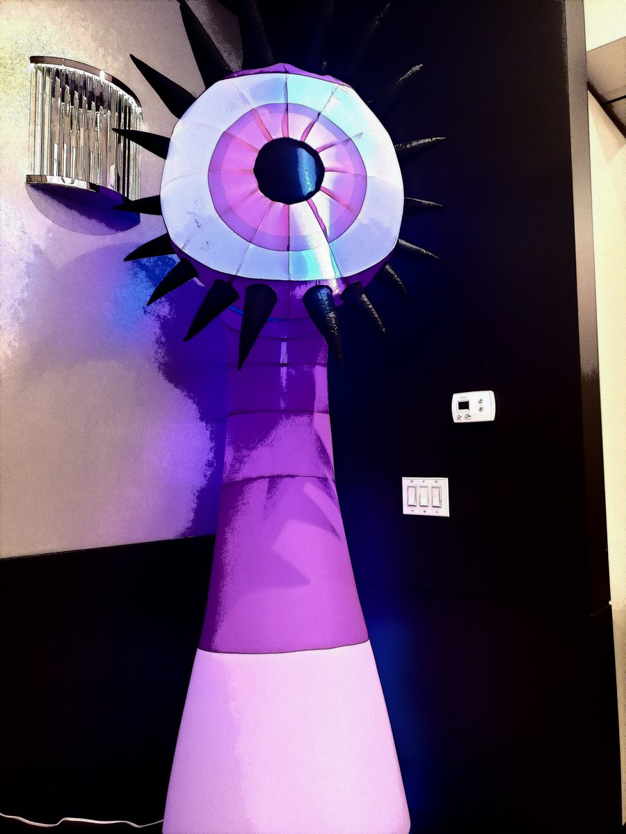 SatanicSH's tweet photo. Gettin WEIRD @ The Unconvention NJ https://t.co/usfvHAV77q