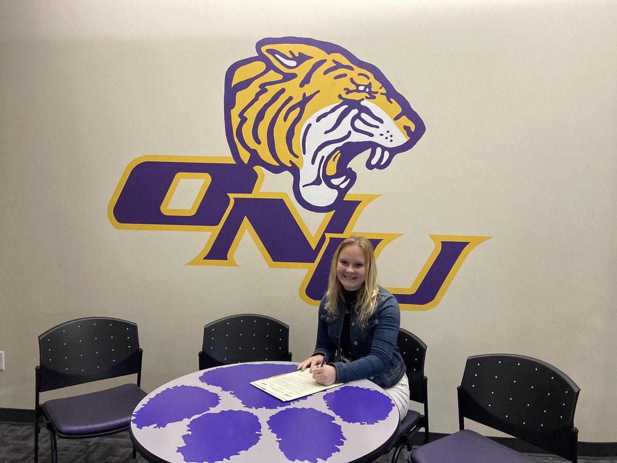 abbylueck32's tweet photo. So excited to announce that I’ll be continuing my academic and pole vaulting career at Olivet Nazarene University! So excited to be a tiger 🐯 💜💛 https://t.co/v6bk2yKDNr