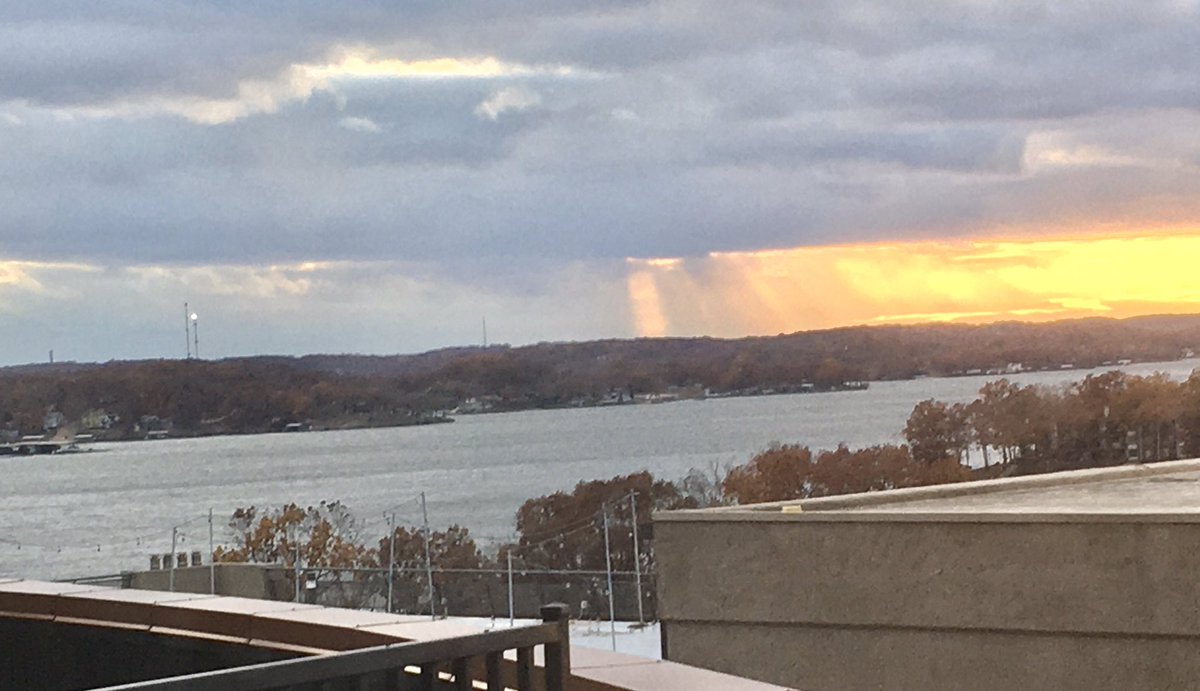 foes4sports's tweet image. A beautiful evening view of Lake of the Ozarks!
#LevelUp2021 @MOSHAPE1