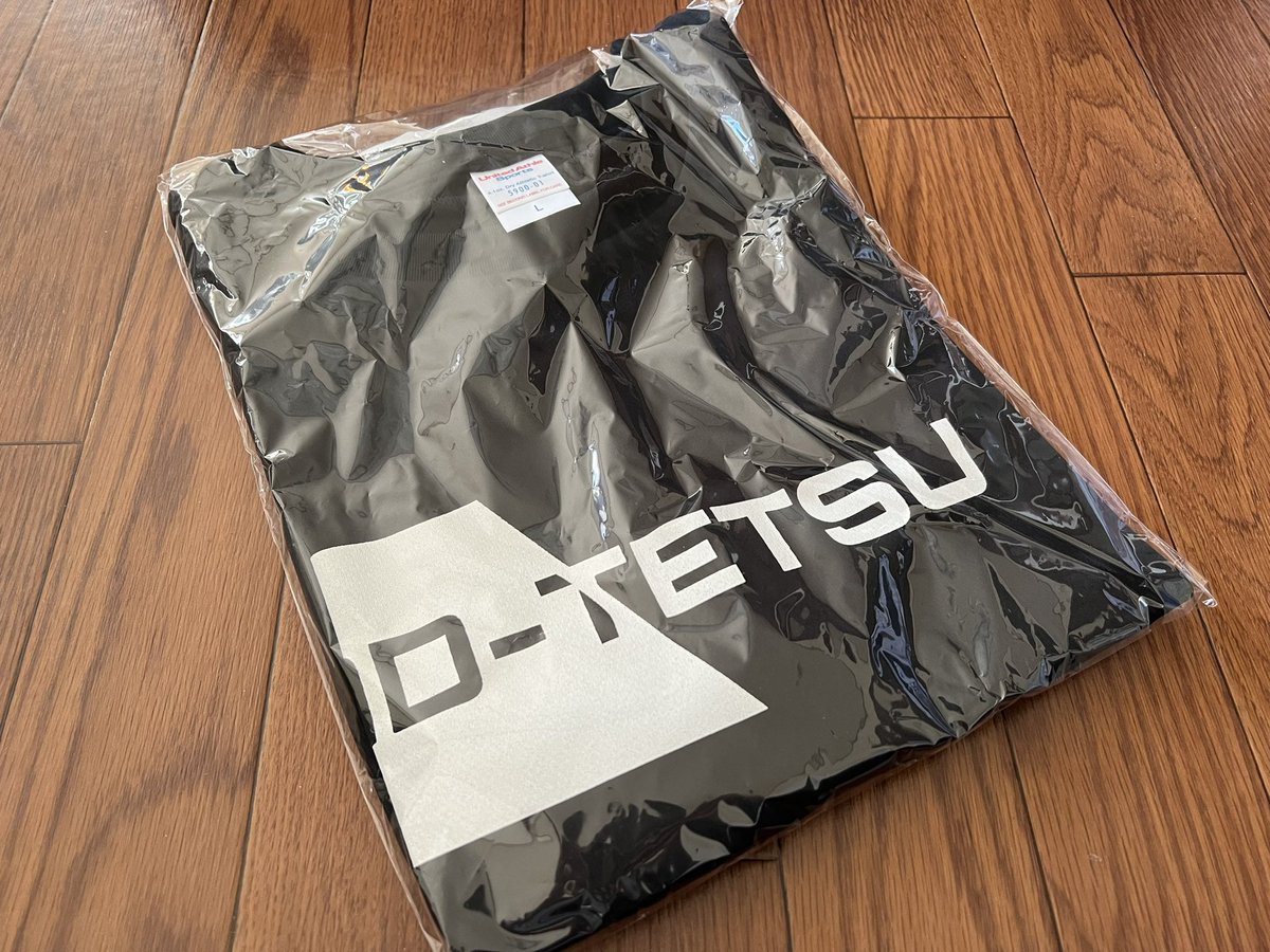 BAD_TETSU_'s tweet photo. フォロワー様《16,000名》
達成記念 プレゼント企画🎁

[応募条件]
・バドテツをフォロー
・RT/いいね/引用/リプ/DMのどれか、伝われば何でも構いません

[賞品]
・バドテツTシャツ(Lサイズ)

これからフォロワー様が"1,000名"増える毎にプレゼント企画を行います！

『本気で"20,000名"目指します🔥』 https://t.co/IxGnEzhZm5