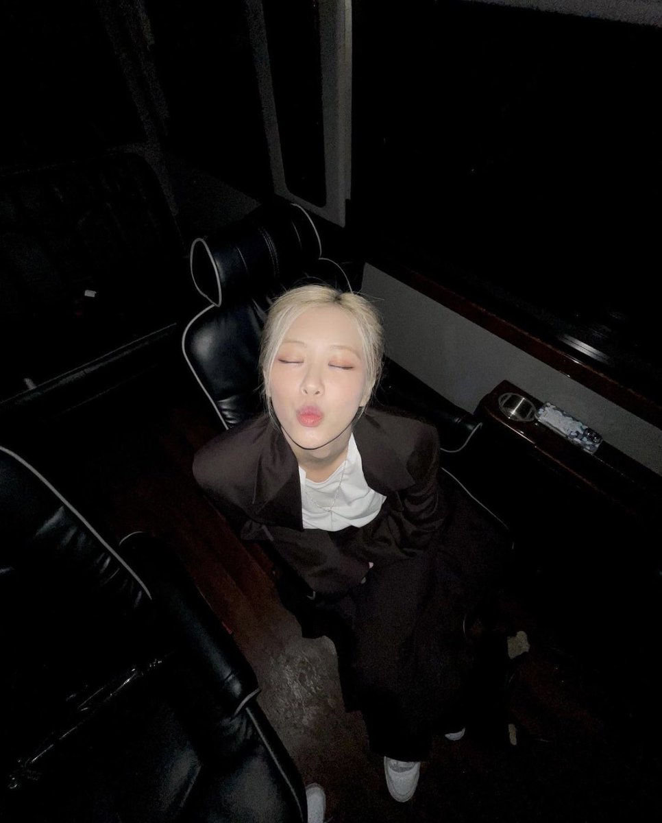 rosé pics (@picturesrosie) on Twitter photo 